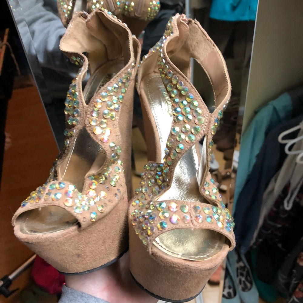 Iridescent studded Wedges